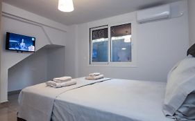 Charming Urban Oasis 1Br Apt Near Megaro Mousikis